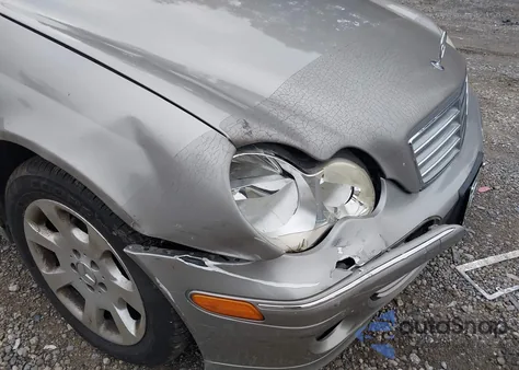 2005 Mercedes-Benz C 320 Luxury 4Matic из США, поврежденный, VIN WDBRF84J55F585815